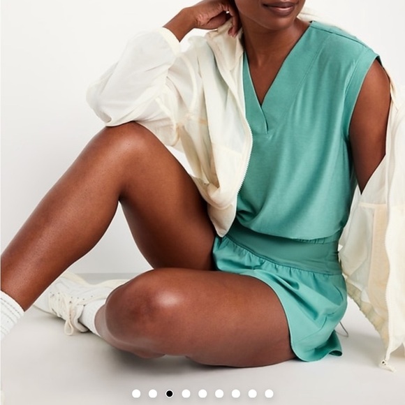 NWOT Old Navy Active Cloud Motion Large Tall Teal Sleeveless V-Neck Top. Go dry - Picture 3 of 11